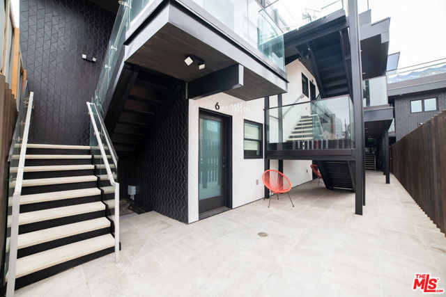 14 Brooks Avenue, Venice CA: https://media.crmls.org/mediaz/1d70df73-2964-4d78-8846-16f20d5fb90c.jpg
