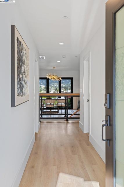 833 Polk St, Albany CA: https://media.crmls.org/mediaz/1d70e41a-c007-46fe-b2f0-aec2357c48df.jpg