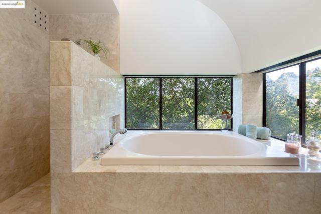 20 Ascot Ct, Oakland CA: https://media.crmls.org/mediaz/1d718744-2ce2-41ef-9cfe-ff9c79d0a3fd.jpg