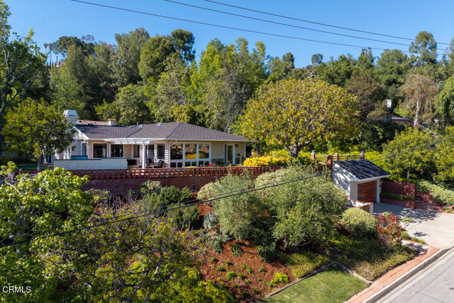 5109 Redwillow Lane, La Canada Flintridge CA: https://media.crmls.org/mediaz/1d71c6f8-97d7-42a0-8132-1edbbb2069a3.jpg