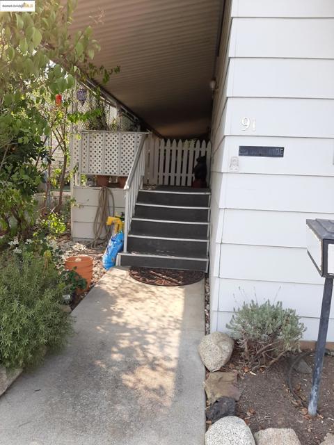 91 Diana Way, Antioch CA: https://media.crmls.org/mediaz/1d71fb3e-2677-406b-8e47-517efa5725fd.jpg