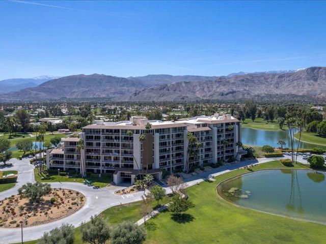 899 Island Drive, Rancho Mirage CA: https://media.crmls.org/mediaz/1d7249c5-672a-43e2-aee3-fdb64170f947.jpg