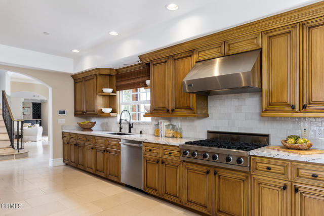 Detail Gallery Image 16 of 46 For 15450 Briarwood Dr, Sherman Oaks,  CA 91403 - 4 Beds | 4/1 Baths