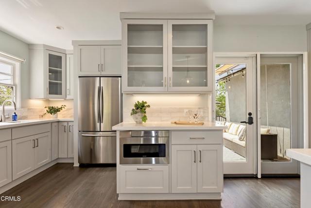 1236 New York Drive, Altadena CA: https://media.crmls.org/mediaz/1d72b3b7-146c-4878-91b3-01691df203fa.jpg