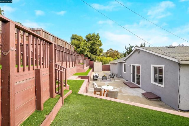 2951 Estates Ave, Pinole CA: https://media.crmls.org/mediaz/1d72e2a6-7e7d-4c25-85ad-51b7bf3a1d13.jpg