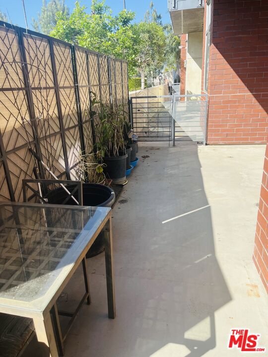 1912 Broadway, Santa Monica CA: https://media.crmls.org/mediaz/1d7342c2-f235-4b29-bc4b-308b8f2d2112.jpg