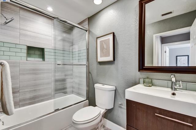 246 Canyon Woods Way, San Ramon CA: https://media.crmls.org/mediaz/1d742094-0c69-4bd7-8b38-c42023349af7.jpg