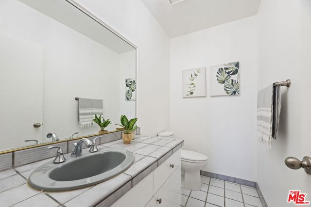 222 7th Street, Santa Monica, California 90402, 3 Bedrooms Bedrooms, ,2 BathroomsBathrooms,Condominium,For Sale,7th,24401115