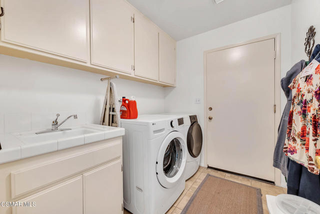 5050 Golden Nugget Way, Oak Park CA: https://media.crmls.org/mediaz/1d74c7c0-81db-42a5-93c6-d97e819b9a48.jpg