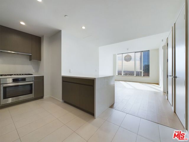 Image 5 of 16 For 889 Francisco Street 3801