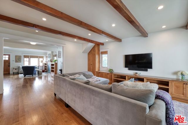 933 W Venezia Avenue, Venice CA: https://media.crmls.org/mediaz/1d75cb5f-7c79-4bed-b47c-ba7957362e83.jpg