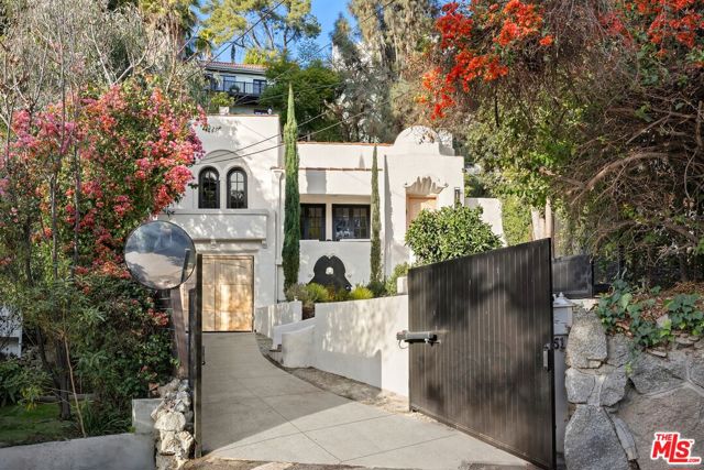 8061 Woodland Lane, Los Angeles CA: https://media.crmls.org/mediaz/1d75fcbe-cfe7-42fb-92c0-ba1db349d0e9.jpg