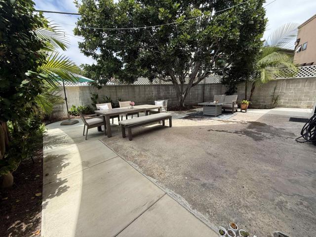 1611 San Luis Rey, Coronado CA: https://media.crmls.org/mediaz/1d763342-f4a5-4da4-9f82-a339112fbfbd.jpg