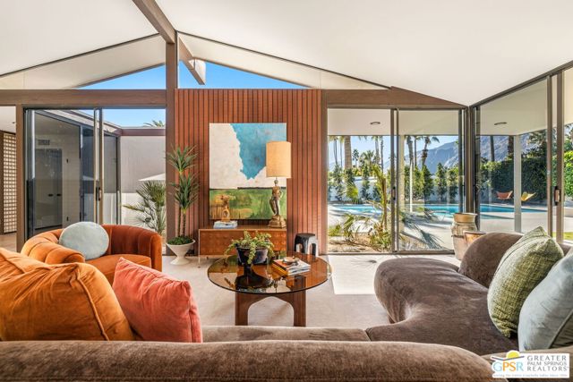 695 N Camino Real, Palm Springs CA: https://media.crmls.org/mediaz/1d763bf9-f87d-4993-89f3-c11a435d1f02.jpg