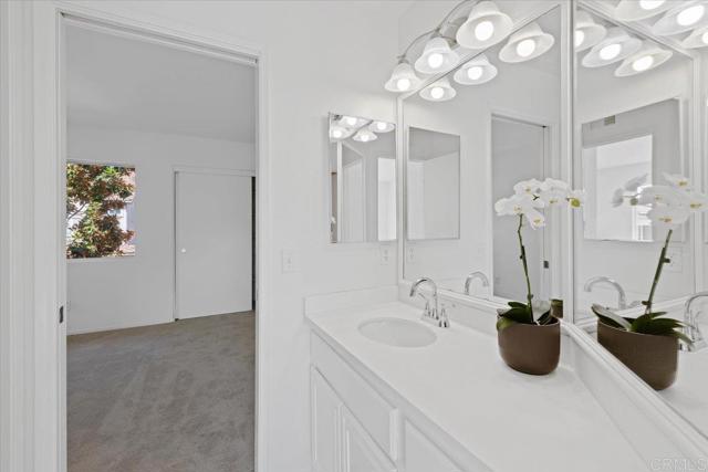 Detail Gallery Image 29 of 44 For 1275 Natoma Way #B,  Oceanside,  CA 92057 - 3 Beds | 2/1 Baths