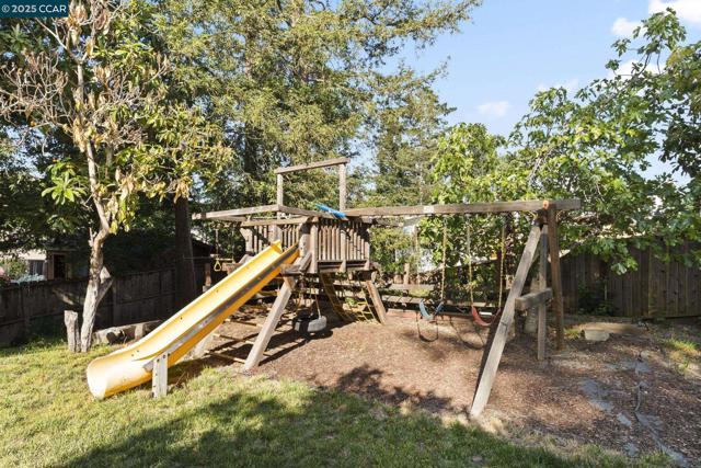 3348 Betty Ln, Lafayette CA: https://media.crmls.org/mediaz/1d768f7b-3e92-4892-9377-e5ed5e637414.jpg