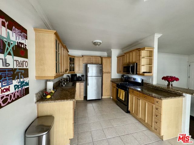563 E Hazel Street, Inglewood CA: https://media.crmls.org/mediaz/1d76b189-f91f-4f99-82b0-76e2dd24d8eb.jpg