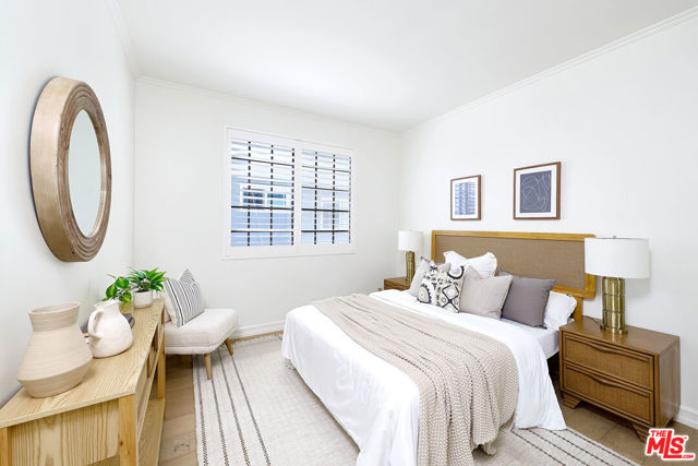 713 9th Street, Santa Monica CA: https://media.crmls.org/mediaz/1d76dd5e-2ed1-4b9e-a991-9df7658e2935.jpg
