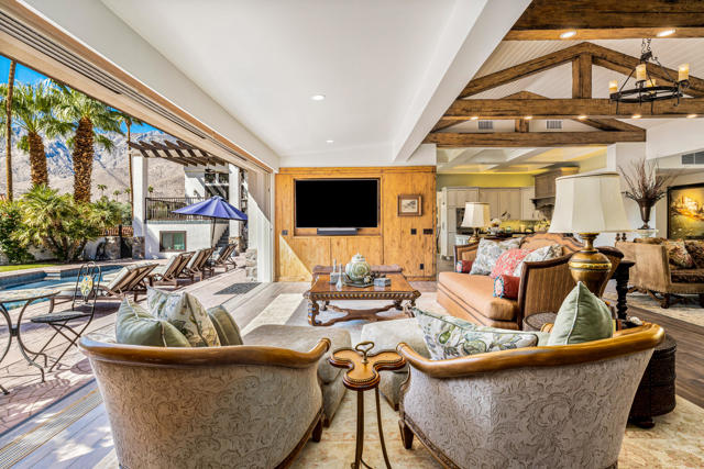 3330 Andreas Hills Drive, Palm Springs CA: https://media.crmls.org/mediaz/1d7730f3-f63e-4cd3-8ee5-cfba89d94422.jpg