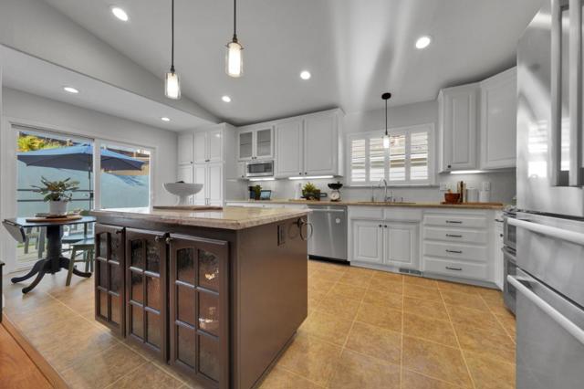 865 Valley Oak Drive, Hollister CA: https://media.crmls.org/mediaz/1d7798c2-28cf-4ba0-a67c-ced9436f9eef.jpg