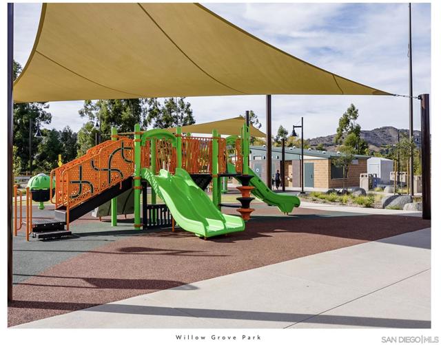 35111 Cooper Pl, Fallbrook CA: https://media.crmls.org/mediaz/1d781e45-160f-47bd-9857-76c024169922.jpg