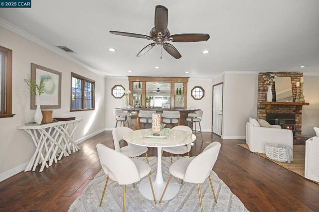 940 Lexington Pl, San Ramon CA: https://media.crmls.org/mediaz/1d78778d-f87f-4708-b4aa-970c88cc0f9d.jpg