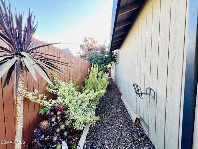 197 Creekside Circle, Sacramento CA: https://media.crmls.org/mediaz/1d78a6a2-d61d-43d3-b3e4-86e12d47cb97.jpg