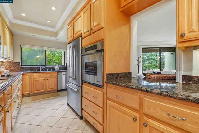 3711 Terra Granada Dr, Walnut Creek CA: https://media.crmls.org/mediaz/1d792734-5fab-41f4-b999-0bf040033f0c.jpg