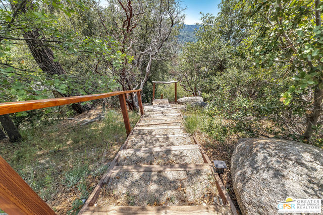 21395 Highway 243, Idyllwild CA: https://media.crmls.org/mediaz/1d794bb4-7e45-4337-a1ee-8dba8c17aef5.jpg