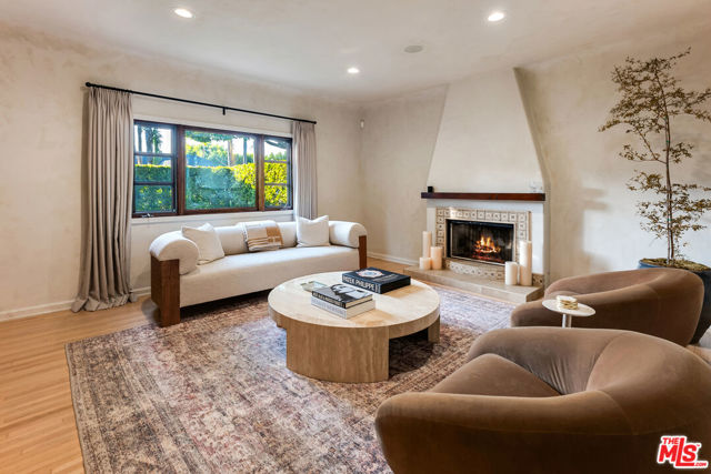 338 Westbourne Drive, West Hollywood CA: https://media.crmls.org/mediaz/1d797687-39a5-4c96-b45e-adedaf4efafb.jpg