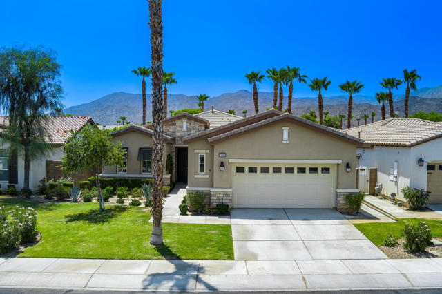 81463 Joshua Tree Court, La Quinta CA: https://media.crmls.org/mediaz/1d798de3-0f1f-4ec2-b511-c8927c524ad8.jpg