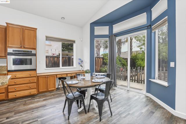 1212 landover, Brentwood CA: https://media.crmls.org/mediaz/1d799d61-0620-49a1-85ff-add23aa6f2bd.jpg