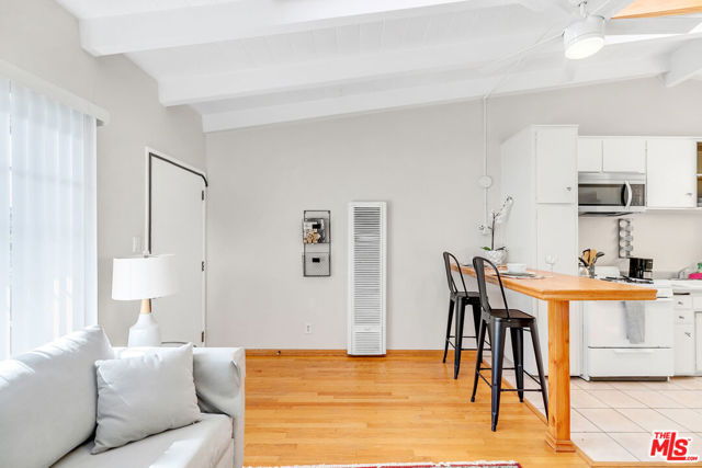 313 Mildred Avenue, Venice CA: https://media.crmls.org/mediaz/1d79dd77-409d-466c-b2f2-b70ad5382371.jpg