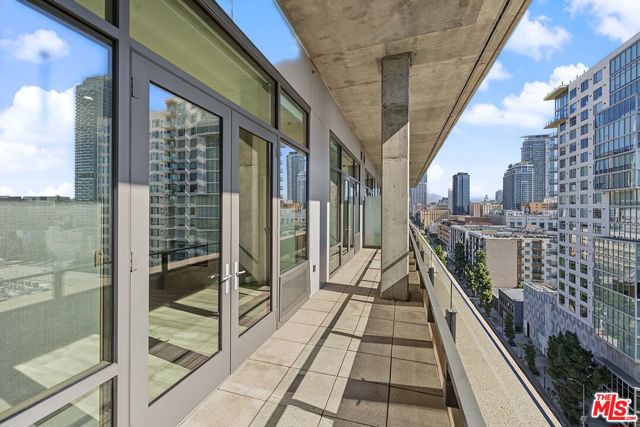 1111 South GRAND Avenue, PH6 photo 38