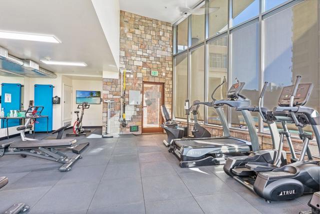 645 Front St, San Diego CA: https://media.crmls.org/mediaz/1d7a28ba-0d9c-4120-894a-b56b5017b65f.jpg