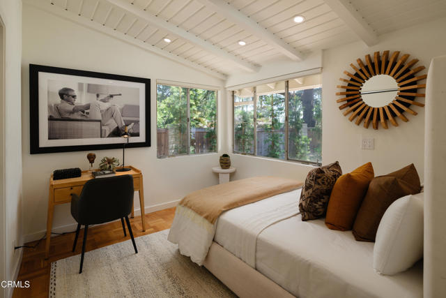 5445 La Crescenta Avenue, La Crescenta CA: https://media.crmls.org/mediaz/1d7a4647-622b-4327-bebb-a27ab11c4c5e.jpg