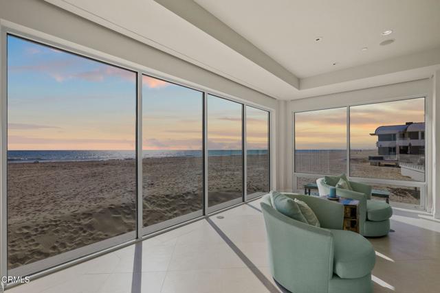 1135 Capri Way, Oxnard CA: https://media.crmls.org/mediaz/1d7a518d-4026-4a29-8608-08b24893170f.jpg