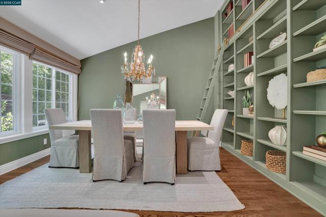 2345 San Miguel Dr, Walnut Creek CA: https://media.crmls.org/mediaz/1d7aabd0-92d8-409f-aca5-c5a3af21efb2.jpg
