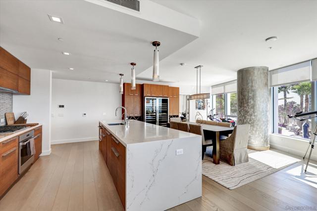 888 W E St, San Diego CA: https://media.crmls.org/mediaz/1d7b4b53-9b37-4f15-a56a-9ab36e480a9a.jpg