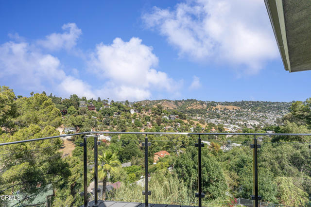 453 Frontenac Avenue, Los Angeles CA: https://media.crmls.org/mediaz/1d7c647a-3555-4b8a-8dcb-cdc8dfc30be0.jpg