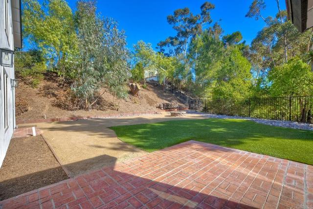 10265 Aviary Drive, San Diego CA: https://media.crmls.org/mediaz/1d7d1c56-a81f-497c-8e7d-59b29a166d1f.jpg