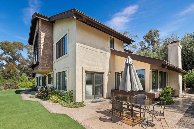 1586 Kimberly Woods Dr, El Cajon CA: https://media.crmls.org/mediaz/1d7d7da2-f263-4643-9dfa-9ce741ade54a.jpg