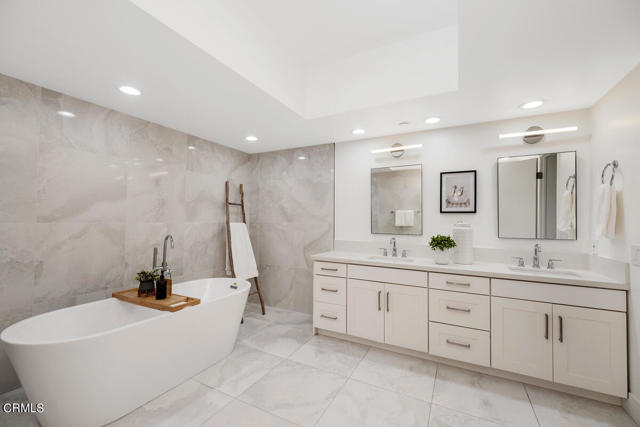 Detail Gallery Image 20 of 32 For 235 S Reeves Dr #104,  Beverly Hills,  CA 90212 - 2 Beds | 2/1 Baths