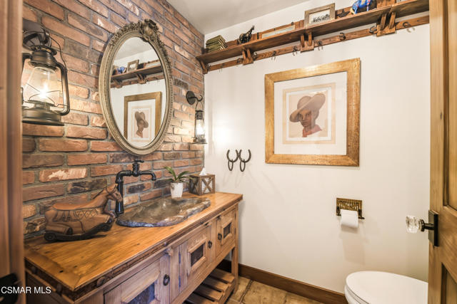 356 E Carlisle Road, Thousand Oaks CA: https://media.crmls.org/mediaz/1d7e4358-2f34-4cf8-9d4e-470eeef824b5.jpg