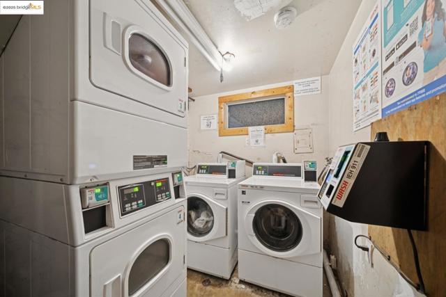 1425 Lakeside DR, Oakland CA: https://media.crmls.org/mediaz/1d7e5731-5f41-4018-9f6e-87d81ed9181f.jpg