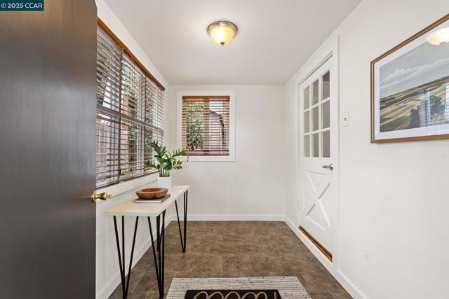 466 Clark St, Crockett CA: https://media.crmls.org/mediaz/1d7ead55-af8f-488e-88aa-fb811ef9b6d2.jpg