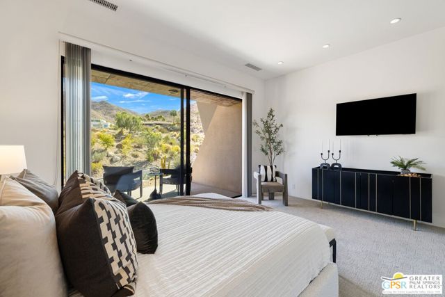 25 Sierra Vista Drive, Rancho Mirage CA: https://media.crmls.org/mediaz/1d7eeb72-d7eb-4776-8c0e-a3f169554901.jpg