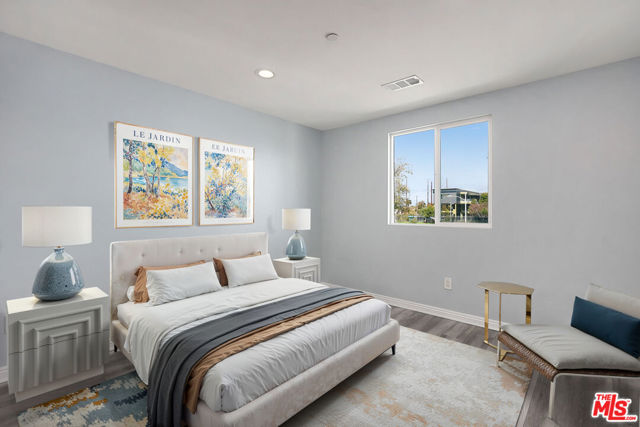320 E 55th Street, Los Angeles CA: https://media.crmls.org/mediaz/1d7f8eac-605f-475e-906f-0a584b6af7a2.jpg