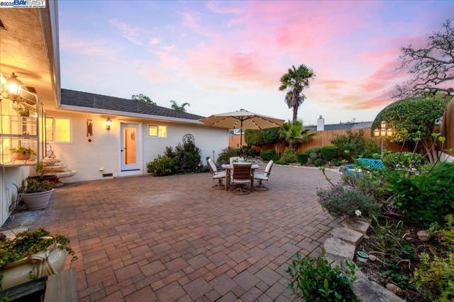 5720 San Juan Way, Pleasanton CA: https://media.crmls.org/mediaz/1d7fc3de-1277-4f87-878d-5a93589c610c.jpg