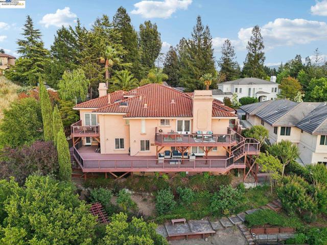 20340 Hunters Knls, Castro Valley CA: https://media.crmls.org/mediaz/1d814899-e522-4a3f-a0d2-012595c94356.jpg